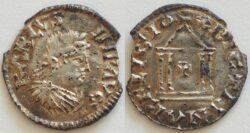 Денарий Карла Великого (ок.813-814 гг.) — одна из немногих сохранившихся монет с портретом императора (диаметр — 19 мм, вес — 1,51 г, Центр Карла Великого в Ахене).
