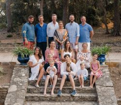 Большая семья Великого Герцога (2021). Фото: monarchie.lu The Grand Ducal Family in Cabasson (2021)