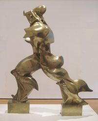 Скульптура «Уникальные формы непрерывности в пространстве» (бронза, 1913, Музей современного искусства, Нью-Йорк) Умберто Боччони.