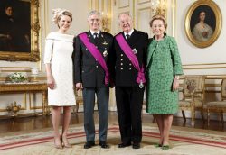 Филипп и Альберт II с супругами (21 июля 2013 г., королевский дворец, Брюссель)