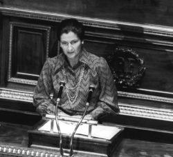 Simone Veil, 1974