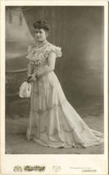 Маргарита Монжена-Серве (Marguerite Mongenast-Servais) — одна из активисток женского движения Люксембурга Маргарита Монжена-Серве (Marguerite Mongenast-Servais) — одна из активисток женского движения Люксембурга