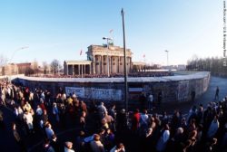 Бранденбургские ворота 1 декабря 1989 г.