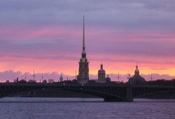 Вид Санкт-Петербурга со стороны Невы - Петропавловская крепость<br />
