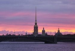 Вид Санкт-Петербурга со стороны Невы - Петропавловская крепость<br />