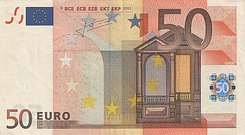 Банкноты евро на свету
