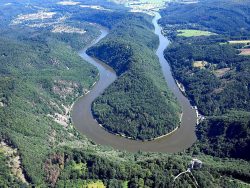 Вид на Сааршляйфе с воздуха. Фото: commons.wikimedia.org Saarschleife. Air view