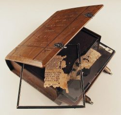 Катехизис Ванрадт-Коэлли — самый старый сохранившийся печатный текст на эстонском языке. Таллинский городской архив. Wanradt–Koell Catechism