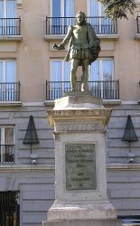 Памятник Сервантесу на площади Кортесов в Мадриде