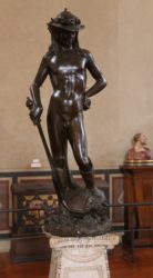 Бронзовая статуя «Давид» (ок.1440 г. Национальный музей Барджелло, Флоренция)