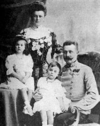 Эрцгерцог Франц Фердинанд с семьёй